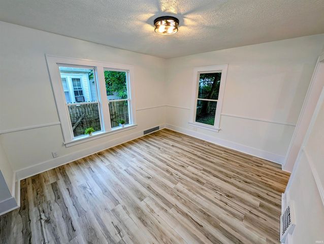 827 E Ewing Avenue, South Bend, IN 46613