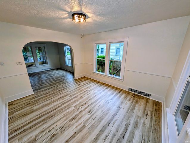 827 E Ewing Avenue, South Bend, IN 46613