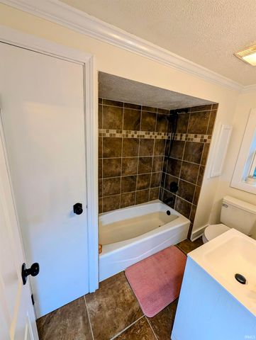 827 E Ewing Avenue, South Bend, IN 46613
