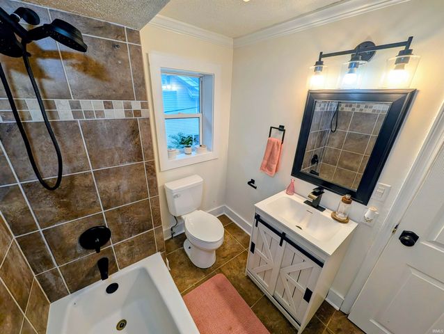 827 E Ewing Avenue, South Bend, IN 46613
