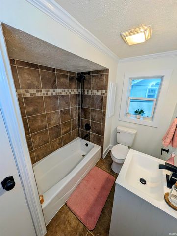 827 E Ewing Avenue, South Bend, IN 46613
