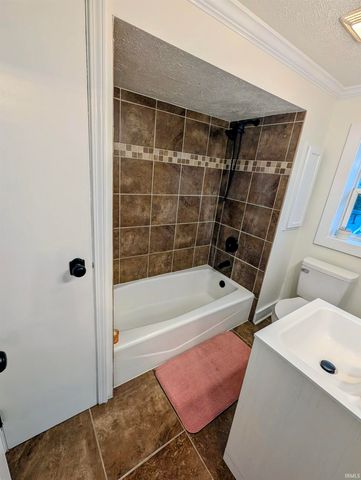 827 E Ewing Avenue, South Bend, IN 46613