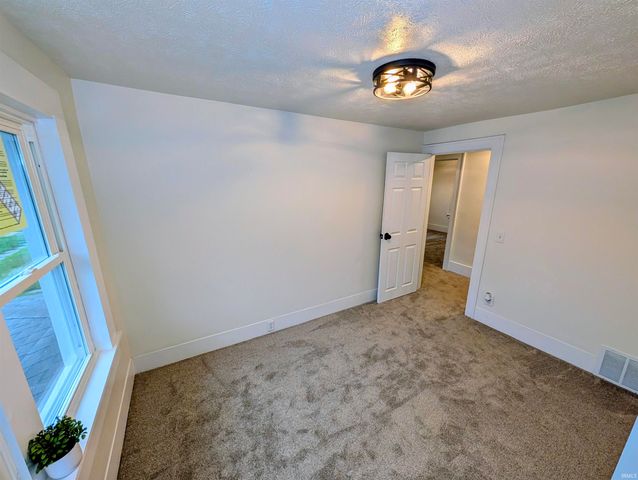 827 E Ewing Avenue, South Bend, IN 46613