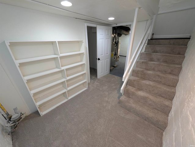 827 E Ewing Avenue, South Bend, IN 46613