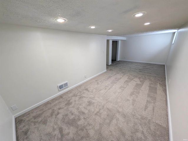827 E Ewing Avenue, South Bend, IN 46613