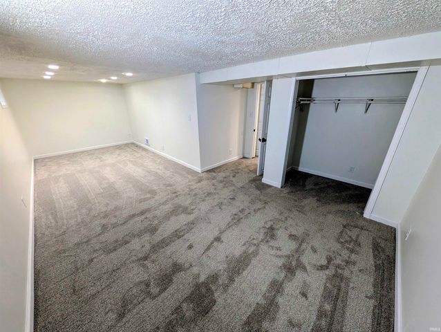 827 E Ewing Avenue, South Bend, IN 46613