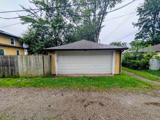 827 E Ewing Avenue, South Bend, IN 46613