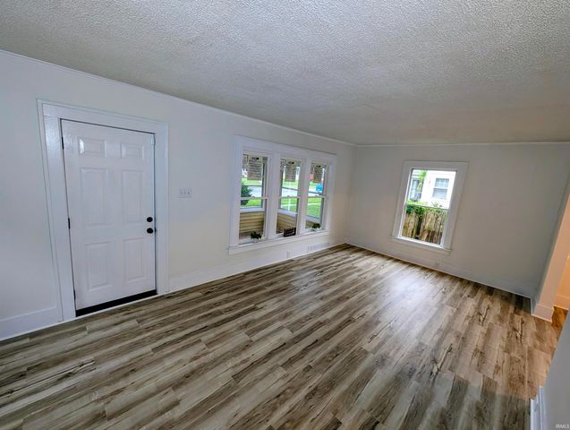 827 E Ewing Avenue, South Bend, IN 46613