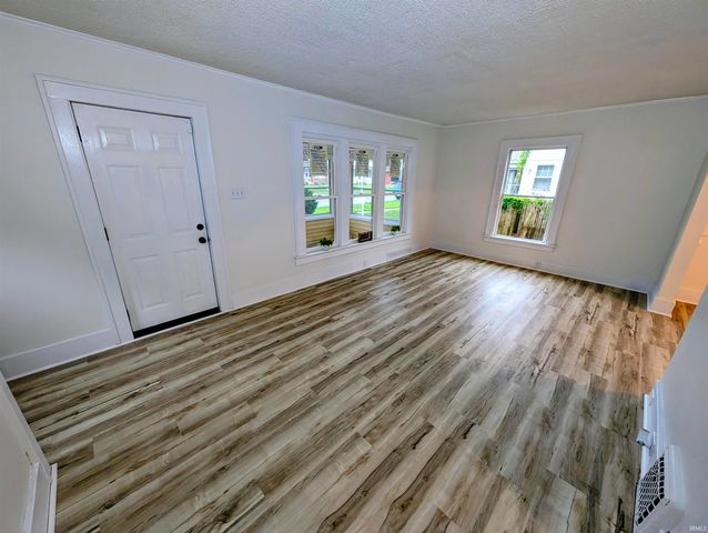 827 E Ewing Avenue, South Bend, IN 46613