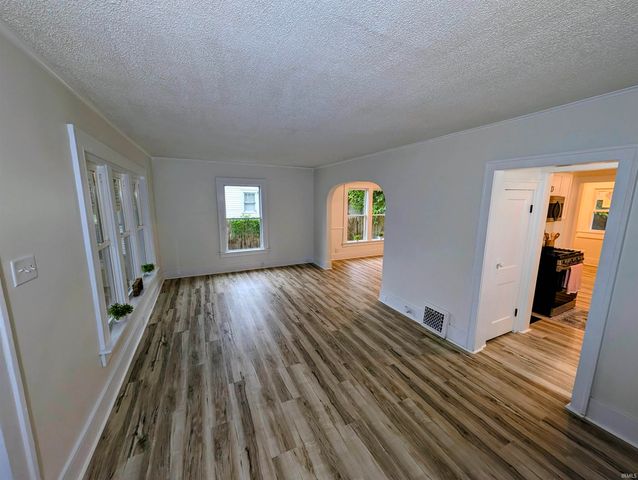 827 E Ewing Avenue, South Bend, IN 46613