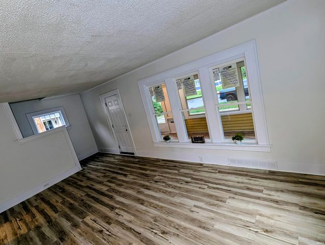 827 E Ewing Avenue, South Bend, IN 46613