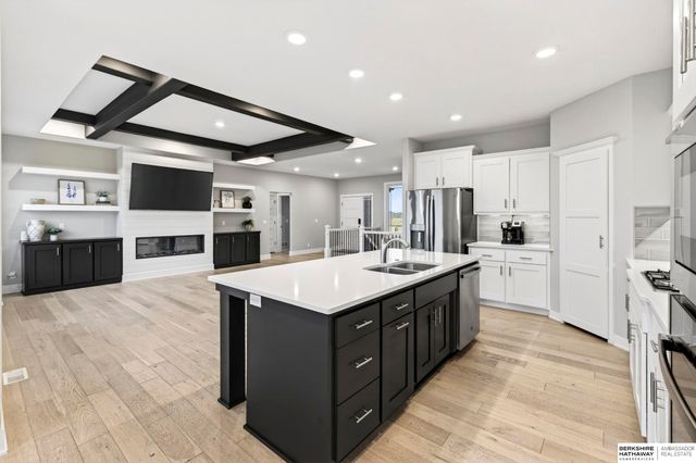 2920 N 185th Avenue, Elkhorn, NE 68022