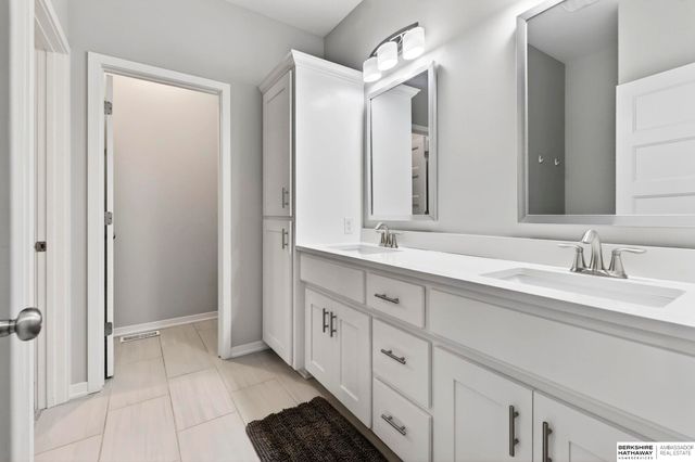 2920 N 185th Avenue, Elkhorn, NE 68022