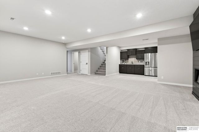 2920 N 185th Avenue, Elkhorn, NE 68022
