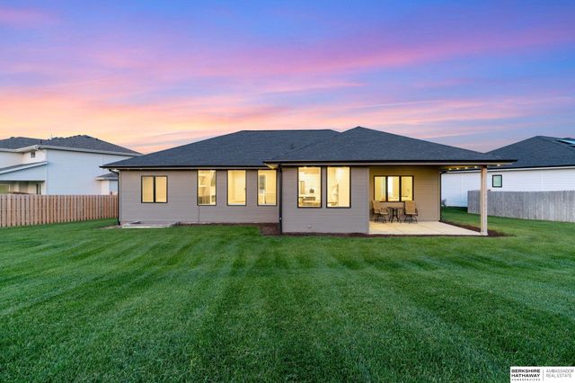 2920 N 185th Avenue, Elkhorn, NE 68022