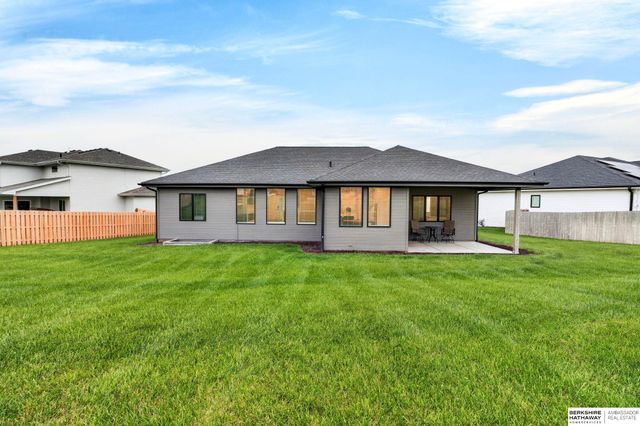 2920 N 185th Avenue, Elkhorn, NE 68022
