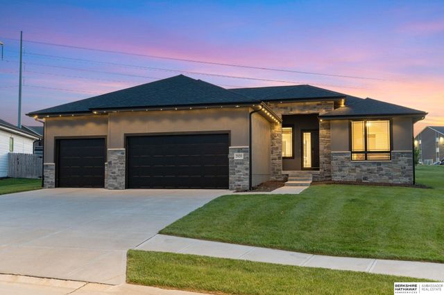 2920 N 185th Avenue, Elkhorn, NE 68022
