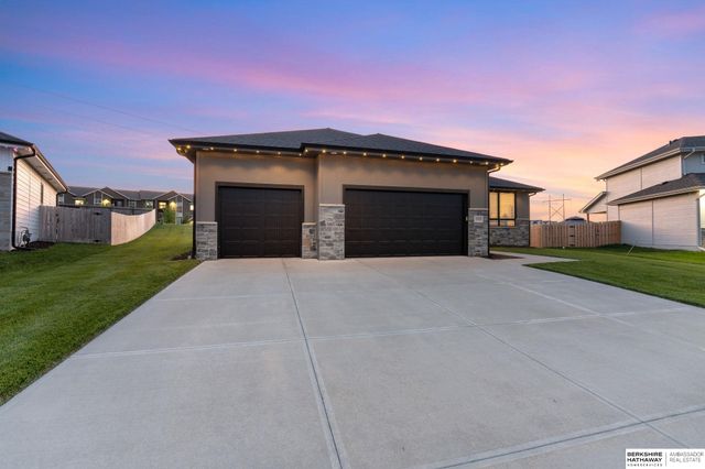 2920 N 185th Avenue, Elkhorn, NE 68022