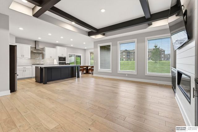 2920 N 185th Avenue, Elkhorn, NE 68022