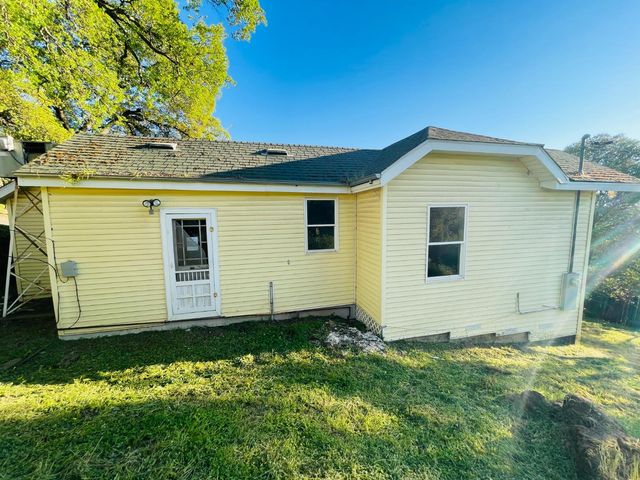 210 S Summit St, Ione, CA 95640