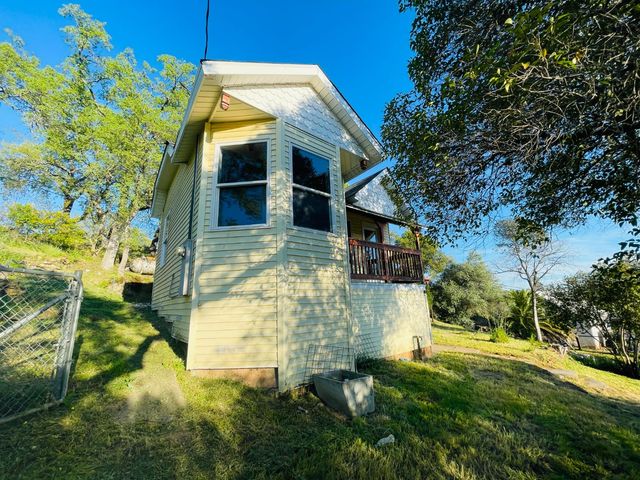 210 S Summit St, Ione, CA 95640