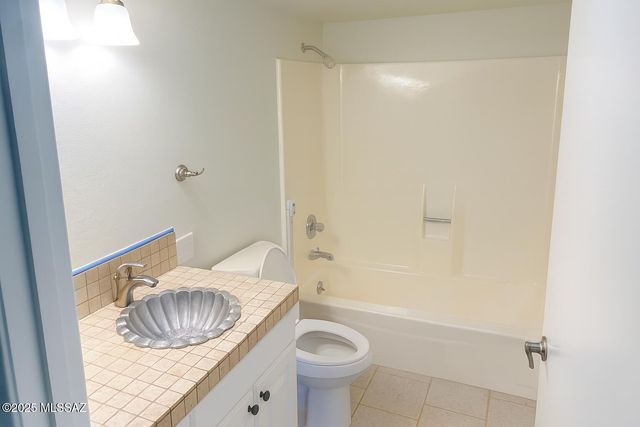 143 E Santa Chalice Drive, Green Valley, AZ 85614