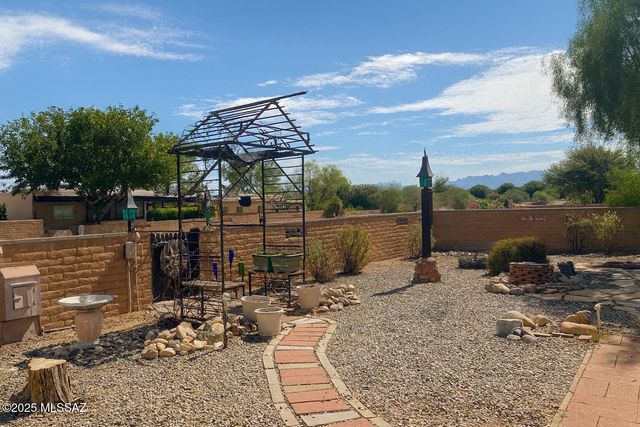 143 E Santa Chalice Drive, Green Valley, AZ 85614