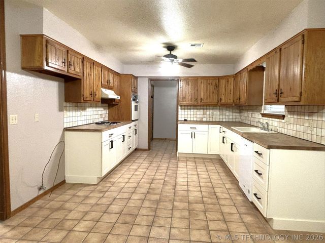 415641 E 1094, Checotah, OK 74426
