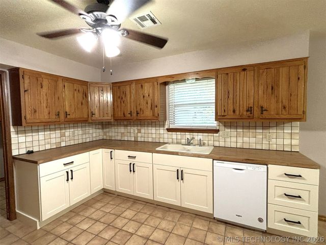 415641 E 1094, Checotah, OK 74426