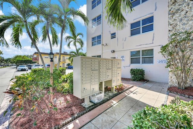 1830 Dixieanna Street 506, Hollywood, FL 33020