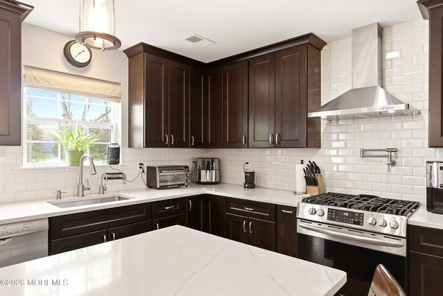 21 Rutgers Drive, Howell, NJ 07731