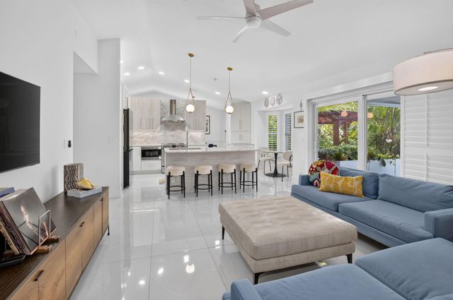3864 Satin Leaf Court, Delray Beach, FL 33445