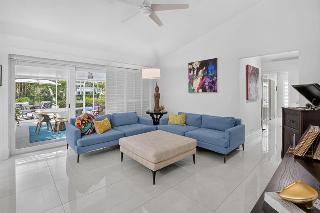 3864 Satin Leaf Court, Delray Beach, FL 33445