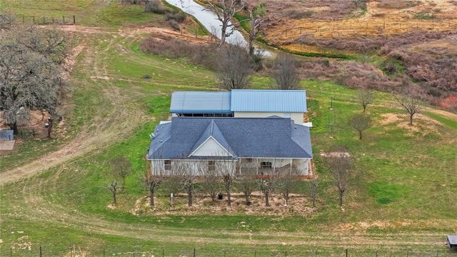 369 Young School House RD, Smithville, TX 78957