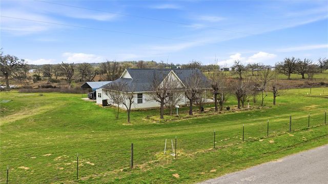 369 Young School House RD, Smithville, TX 78957