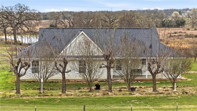 369 Young School House RD, Smithville, TX 78957