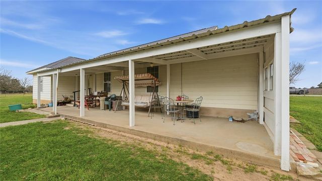 369 Young School House RD, Smithville, TX 78957