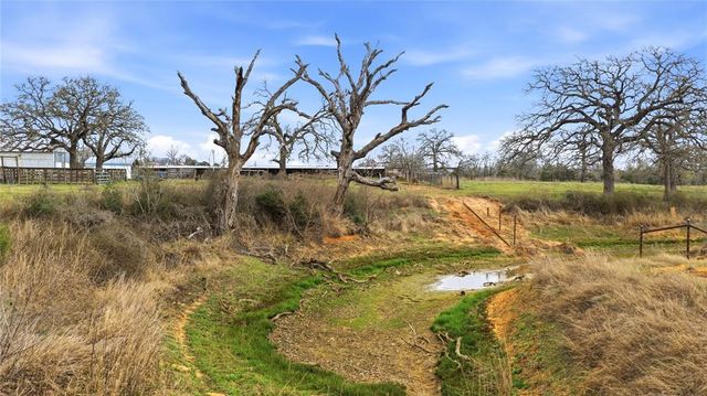 369 Young School House RD, Smithville, TX 78957