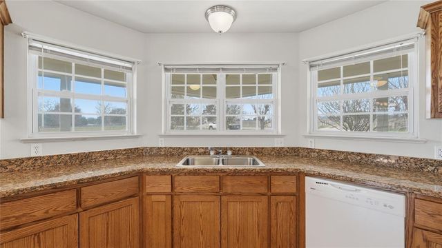 369 Young School House RD, Smithville, TX 78957