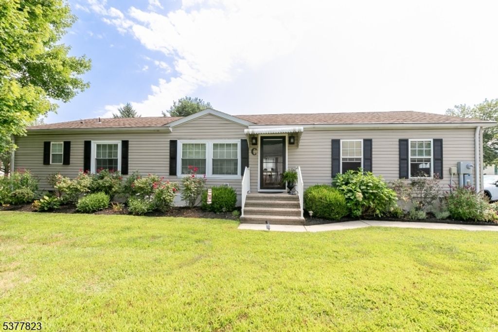 29 Willow Dr., White Twp., NJ 07823