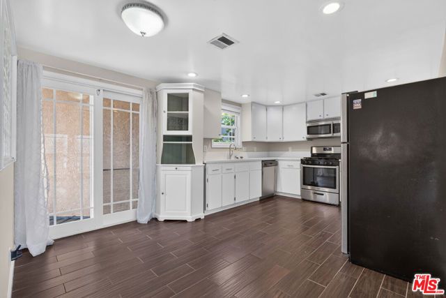 11029 Eldora Avenue, Sunland (los Angeles), CA 91040