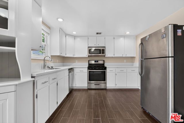 11029 Eldora Avenue, Sunland (los Angeles), CA 91040