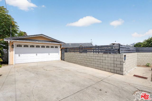 11029 Eldora Avenue, Sunland (los Angeles), CA 91040
