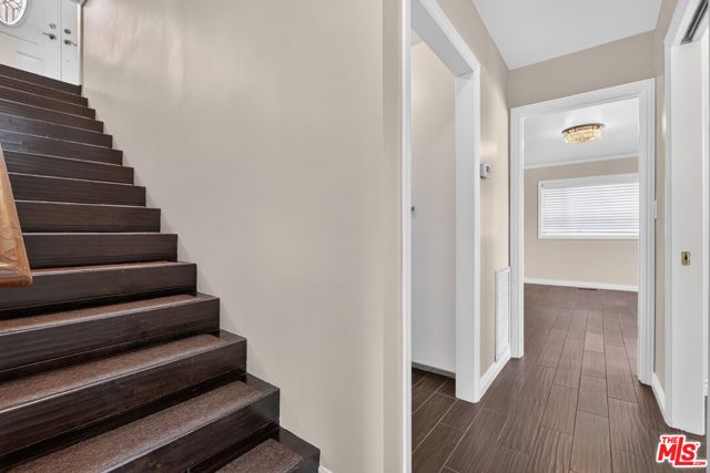 11029 Eldora Avenue, Sunland (los Angeles), CA 91040