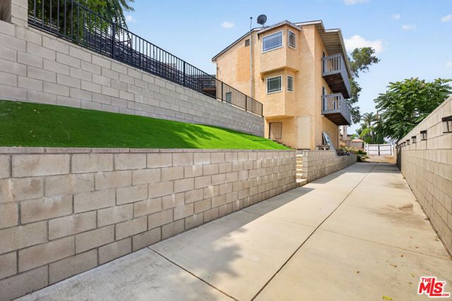 11029 Eldora Avenue, Sunland (los Angeles), CA 91040