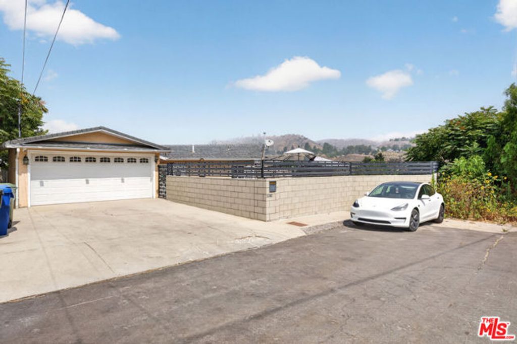 11029 Eldora Avenue, Sunland (los Angeles), CA 91040