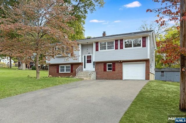 145 Schwarz Boulevard, Jefferson Township, NJ 07849