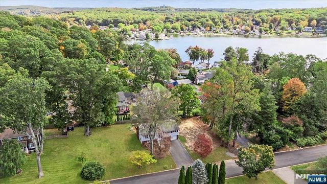 145 Schwarz Boulevard, Jefferson Township, NJ 07849