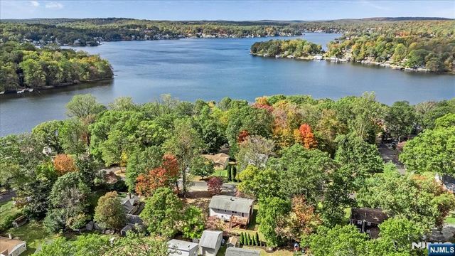 145 Schwarz Boulevard, Jefferson Township, NJ 07849