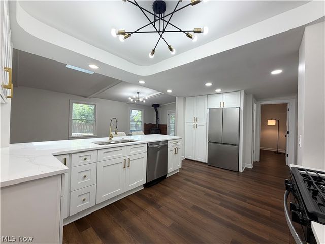 1307 Ford Road, Lyndhurst, OH 44124